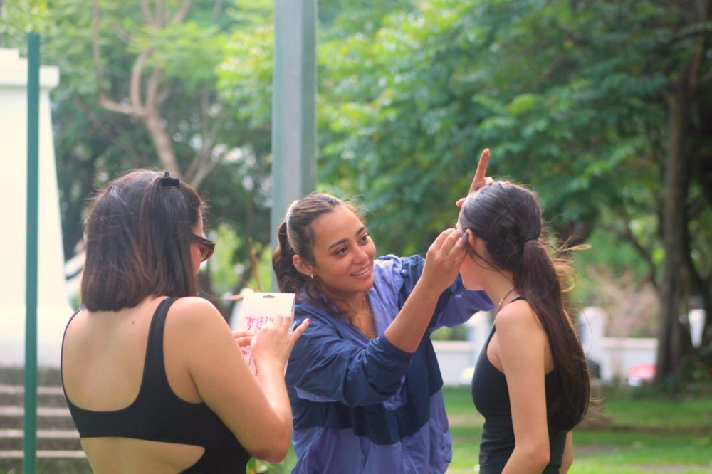 Un momento compartido entre las chicas de FlexLab
